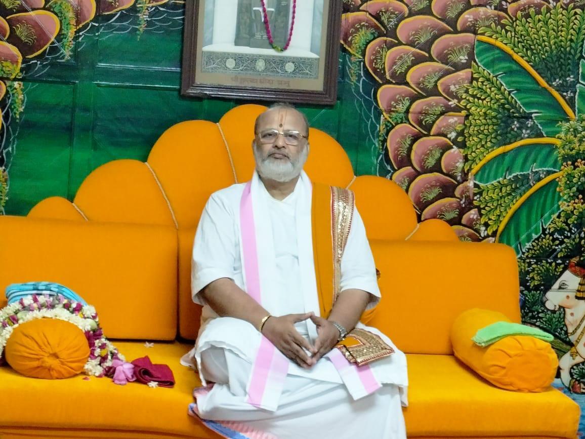 Pujyashri Dr. Vagish Kumarji Maharaj Shri received colorfully with Aan Ban Shan