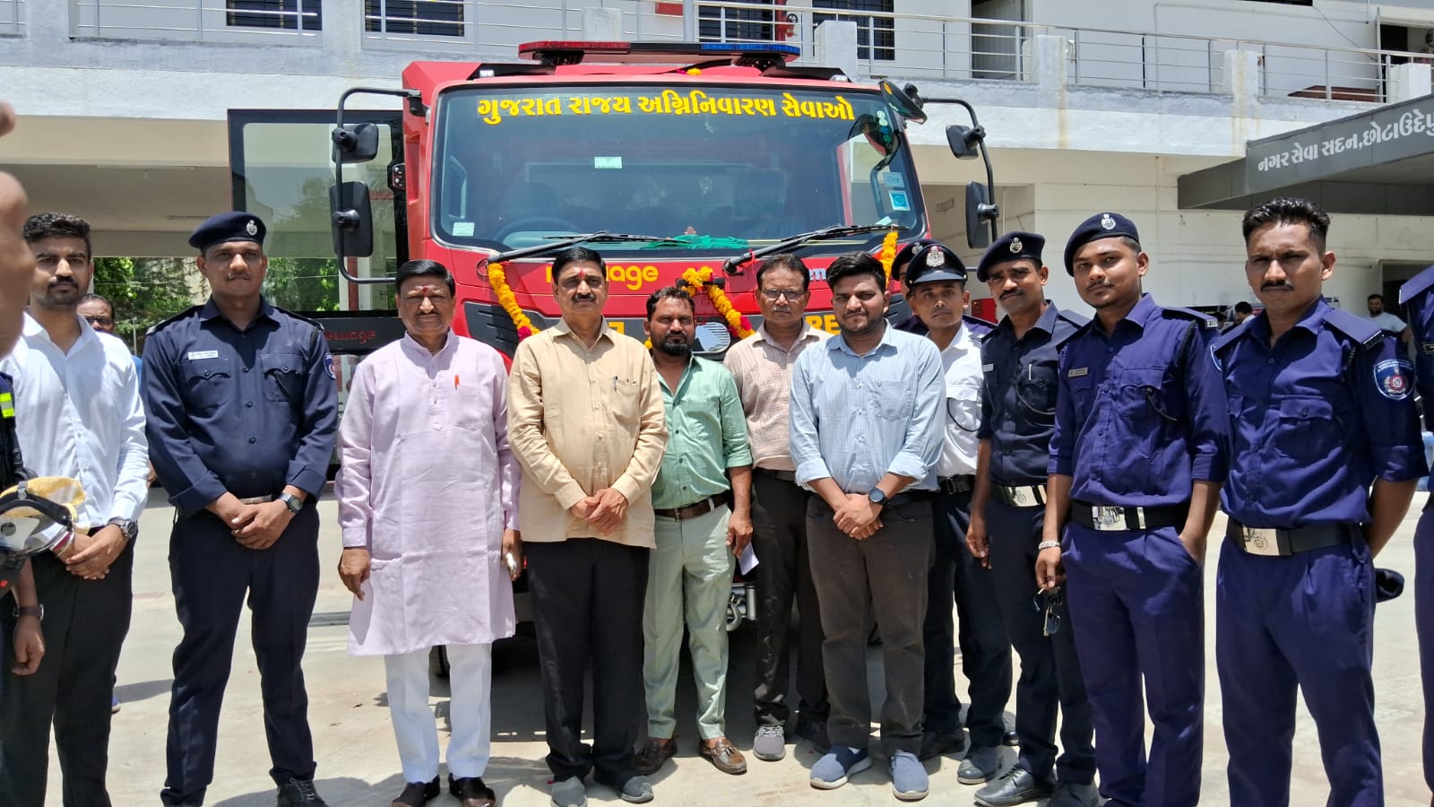 Chhota Udepur Municipal Corporation has been given a fire prevention rescue vehicle worth one and a half crore by Gujarat Government.