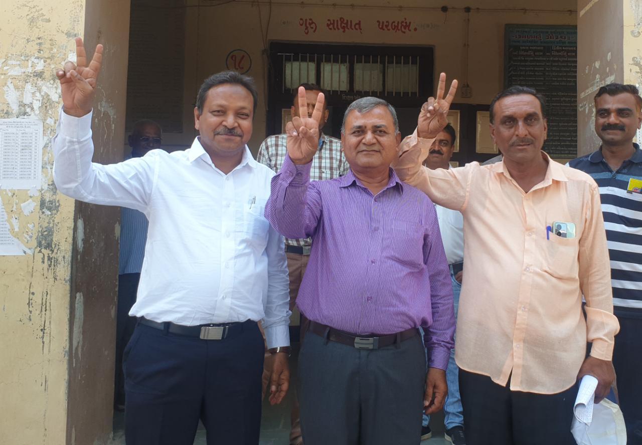 The largest educational institution of Jhalod held elections for Kelvani Mandal