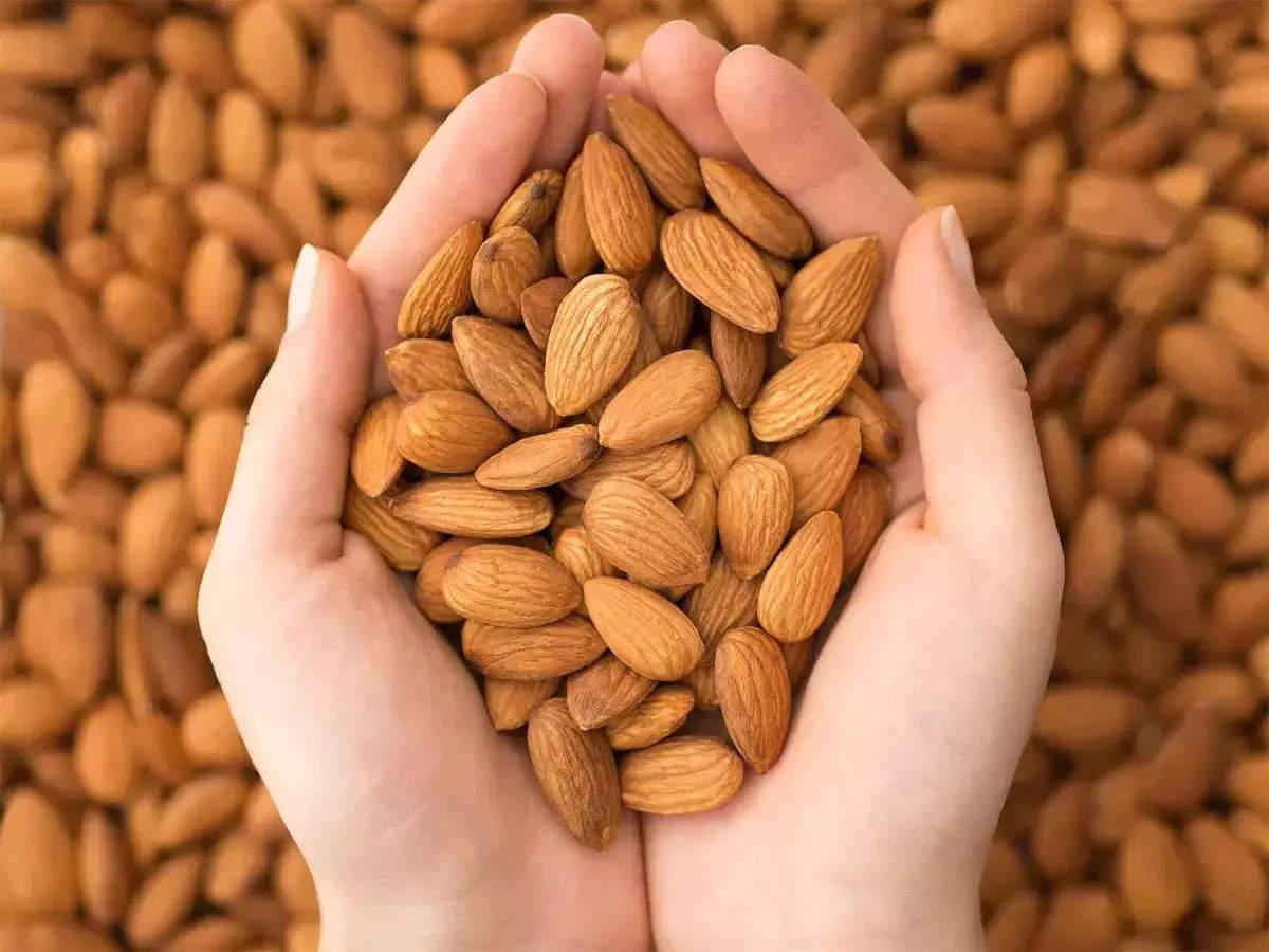 How many almonds should be eaten in a day, know what experts say