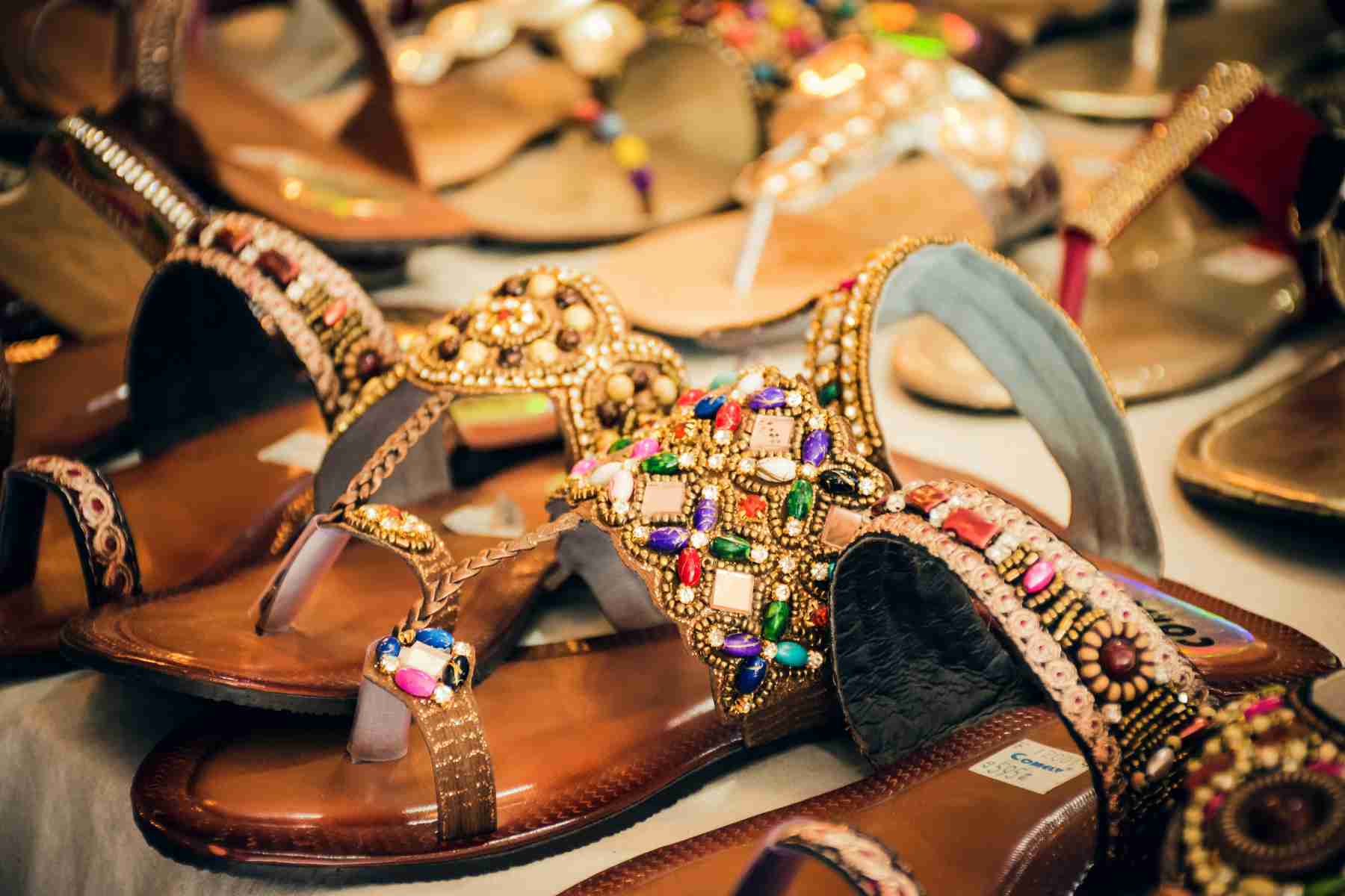 buy-footwear-from-this-market-for-just-200-rupees