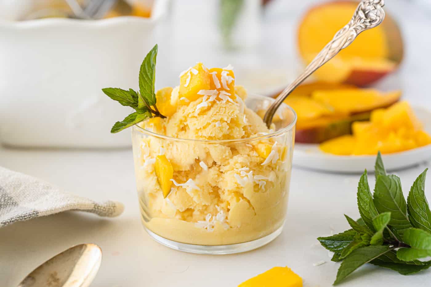 Enjoy mango ice cream in the weekend, note the recipe