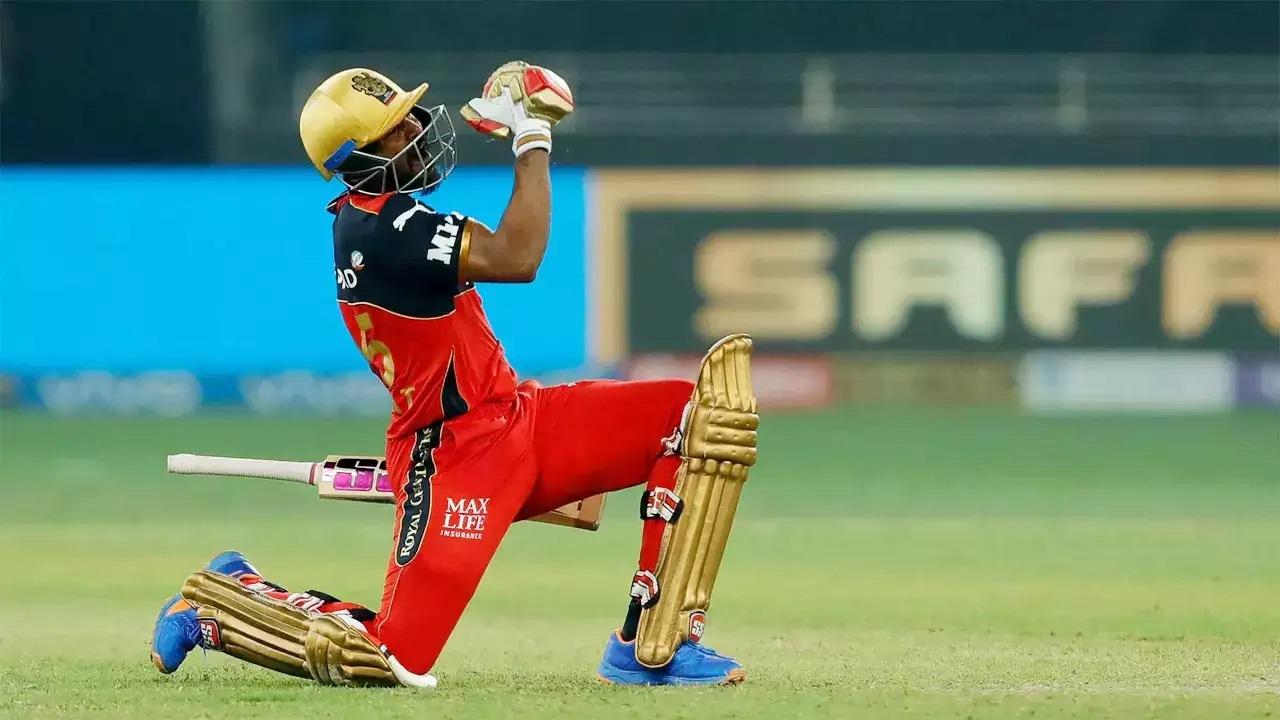 6,6,6,6,6... Stormy innings from RCB batsman turns the tide, chasing 252 off first 4 balls in T20 match