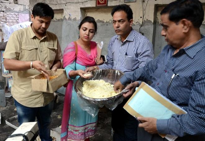 3680-kg-at-unjha-by-the-food-team-of-gandhinagar-a-quantity-of-fake-cumin-was-seized