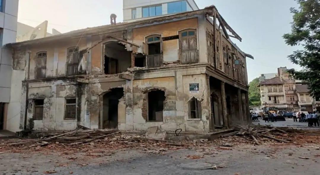 It took 34 years for Surat Municipality to demolish this antique building