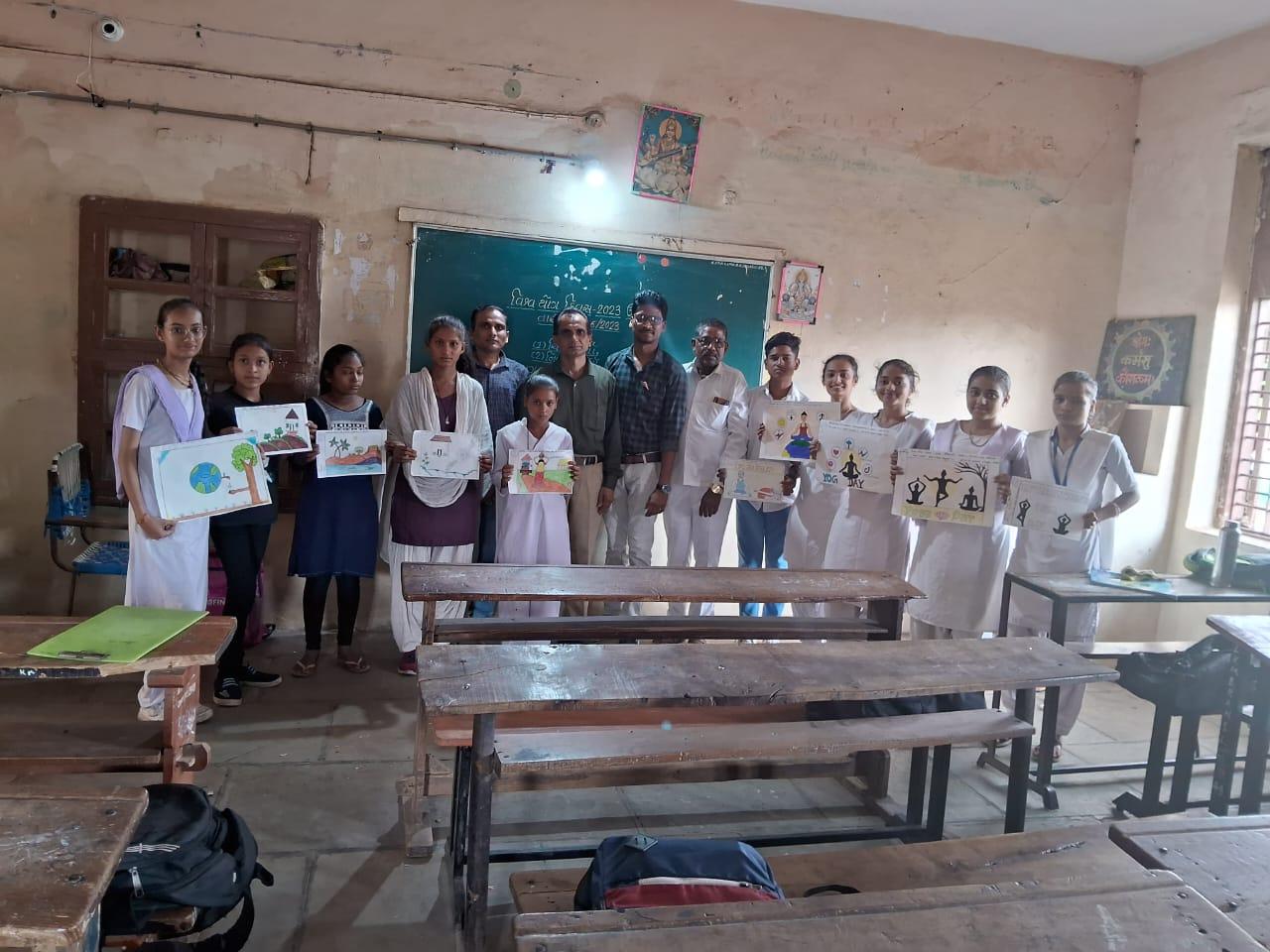 Mr. B.P. International Yoga Day was celebrated at Agrawal High School, Limdi