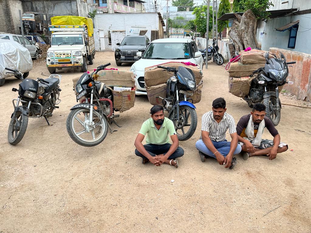 Bootleggers become ruthless Three foreign liquor smugglers arrested in Jetpurpavi Panthak