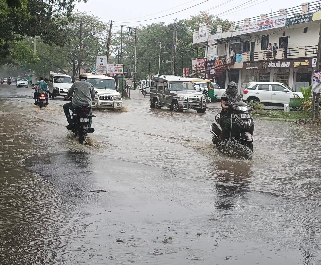 126-mm-of-rain-was-recorded-in-ghoghamba-waterlogging-near-taluka-panchayat