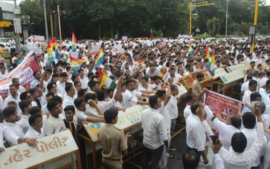 A huge rally took place in Surat city against the killing of Jain Muni in Karnataka