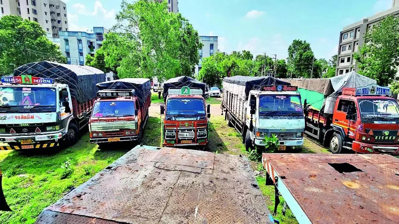 5 trucks of intoxicating drink seized in the name of Ayurvedic syrup in Rajkot, crime branch busted the scam