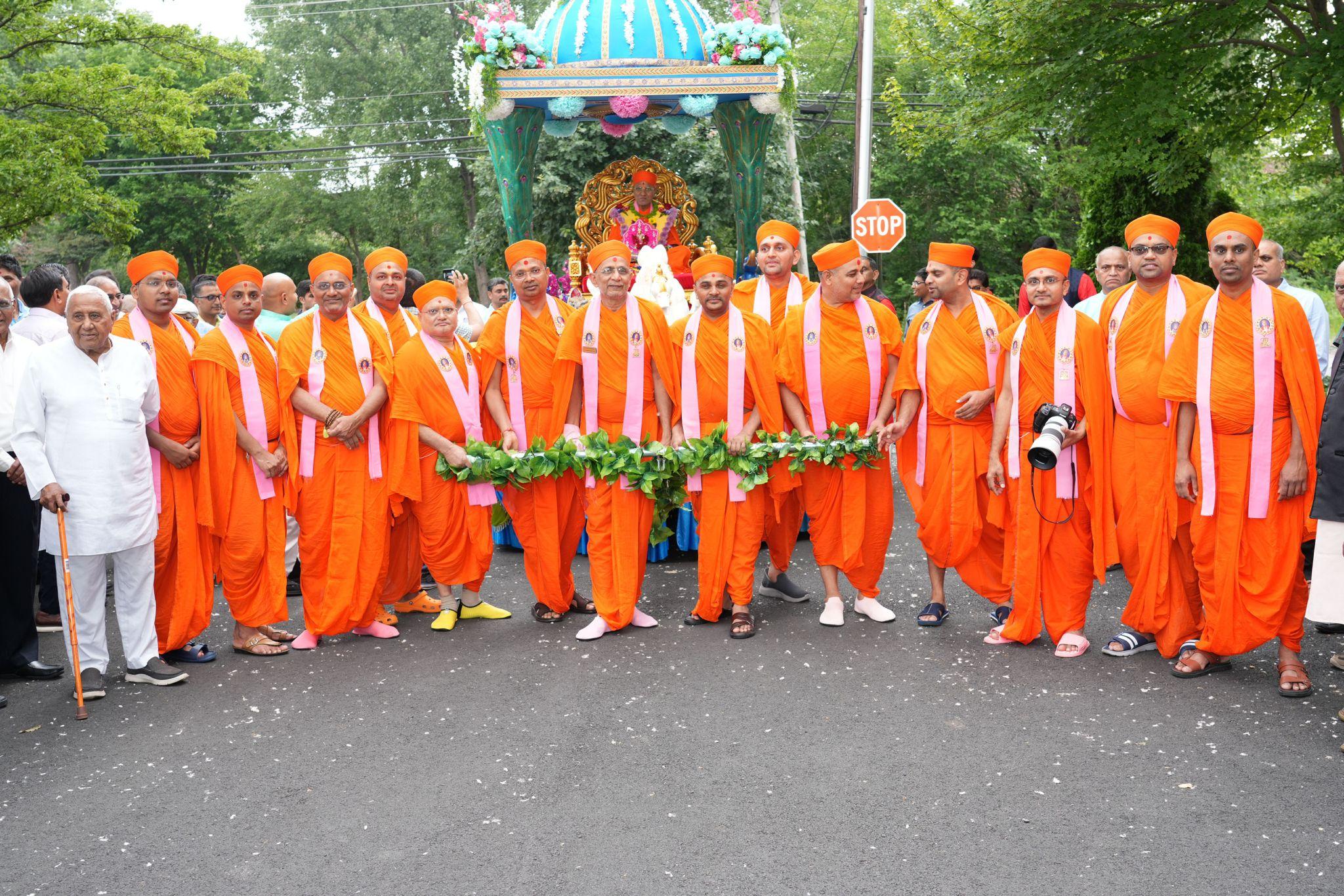 Shree Swaminarayan Temple, Sikkas, New Jersey, USA Acharya Jitendriyapriyadasji Swami Maharaj's devotional welcome ceremony