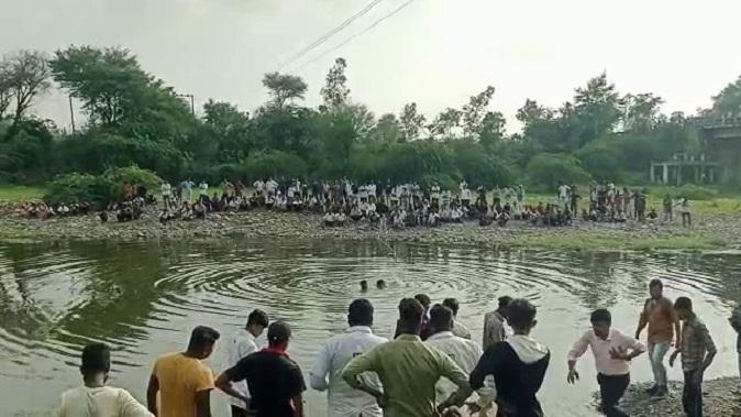 Mangarh picnicking youths fell into the river, out of 10 youths, 2 youths died due to drowning