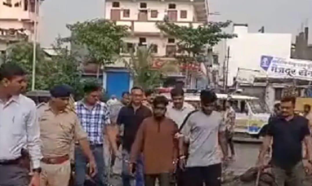 "Aaja Manji Satkali" Surat police took out a public procession of Taporis