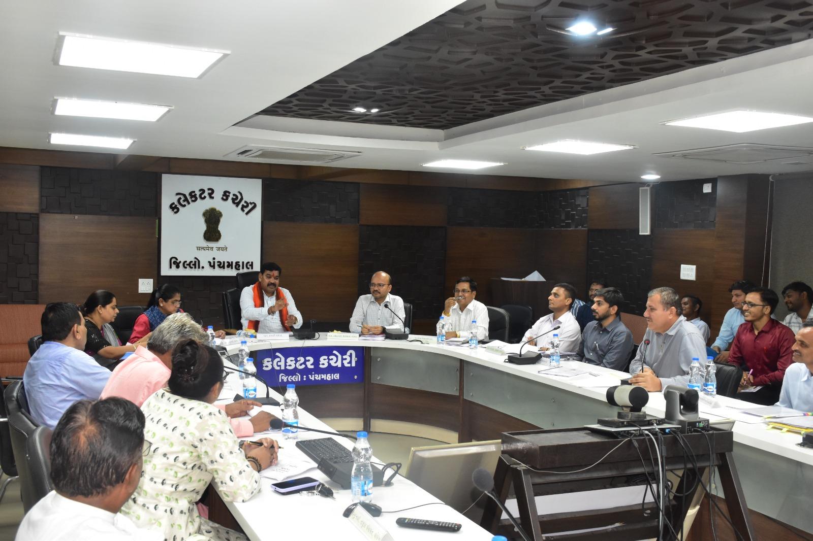 a-meeting-of-the-district-tribal-development-board-was-held-under-the-chairmanship-of-panchmahal-in-charge-minister-kuberbhai-dindor