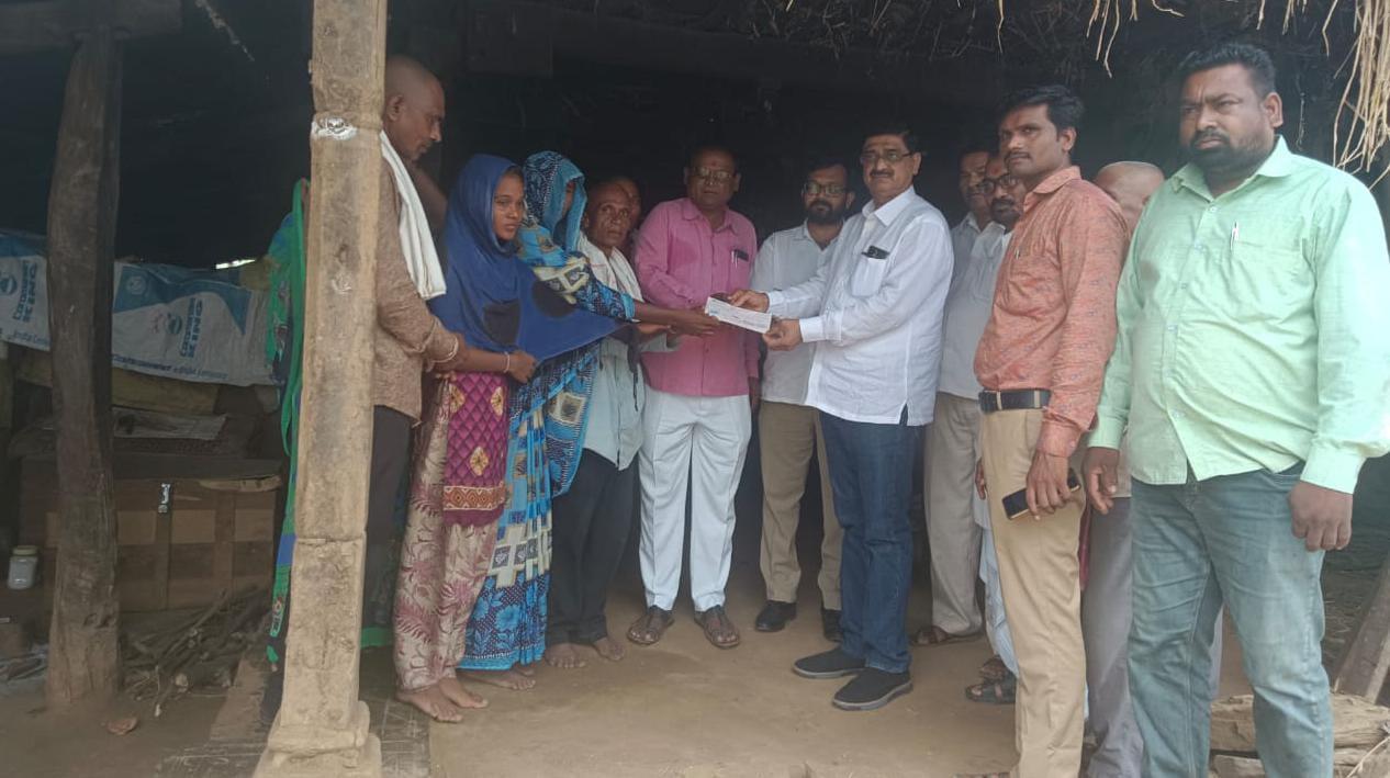 Assistance to the family of the deceased by MLA