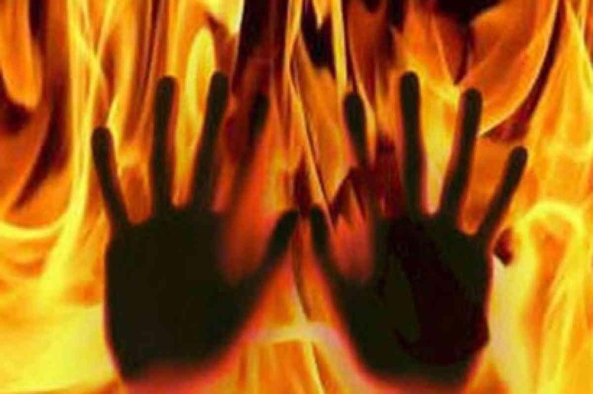 Kankoda Some village youth set himself on fire by sprinkling petrol for some unexplained reason