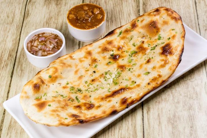 Amritsari Kulcha: Enjoy Tasty Amritsari Kulcha with Chole, Learn How to Make it at Home