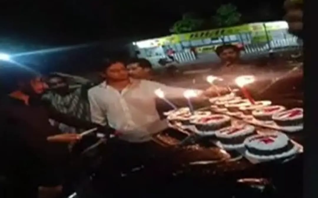 Celebrating birthday in public: Surat police gift: thrown behind bars