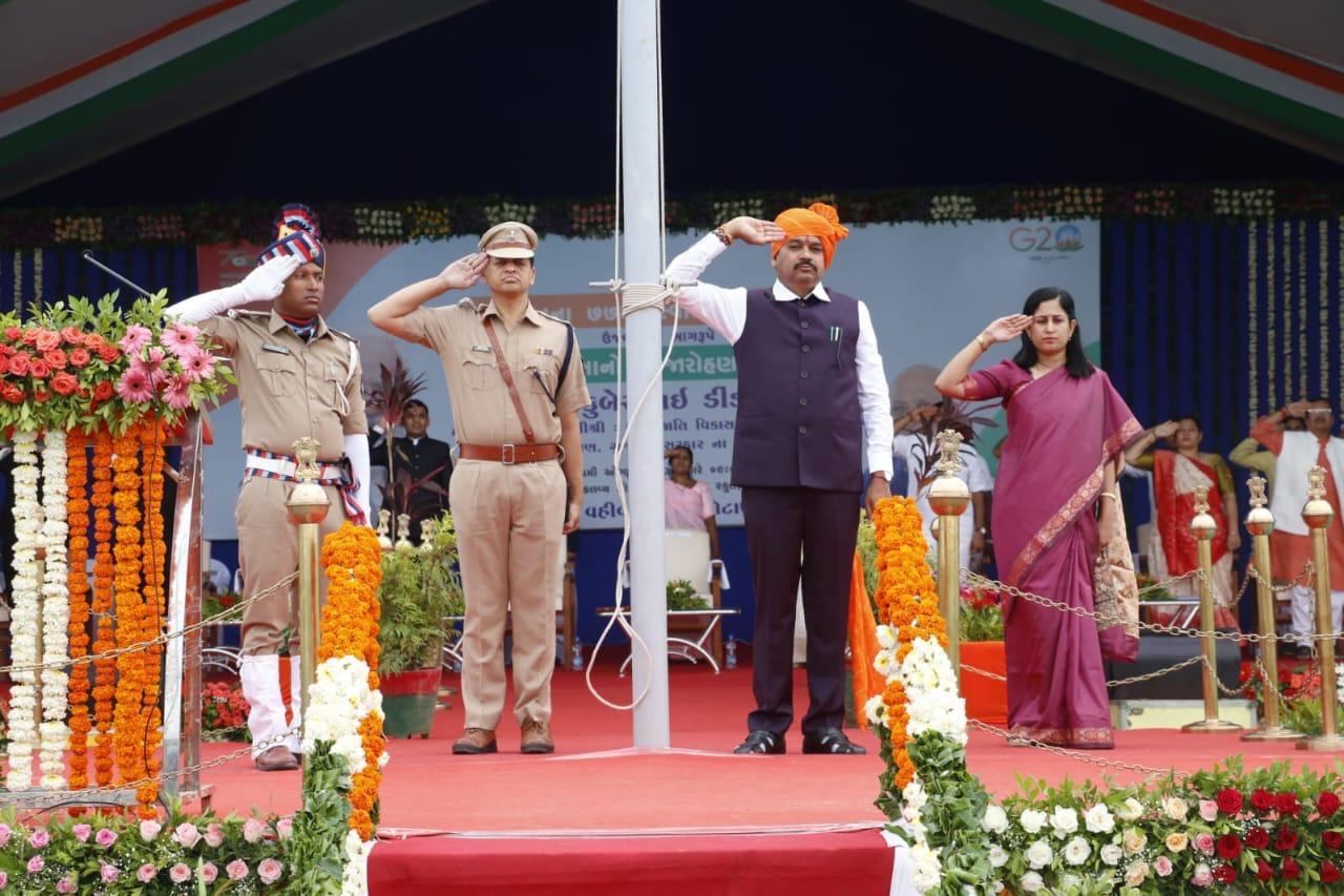 District level celebration of 77th Independence Day was celebrated with gaiety at Kawant under the chairmanship of Education Minister.