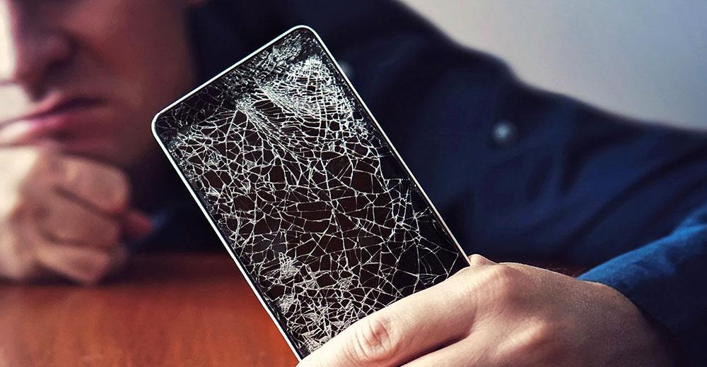 Stop using a smartphone with a broken screen today, or something you wouldn't expect will happen!