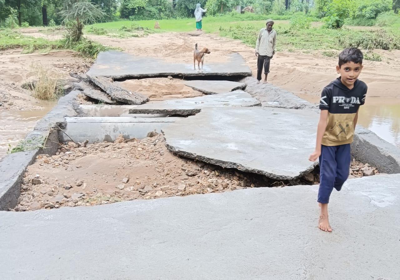 In Bhilpur village, Wadi Vasava Kotar was washed away in five months, the water burial of lakhs of rupees of development