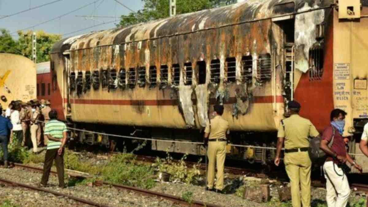 Lucknow to Rameswaram train catches fire at Madurai station, 8 dead