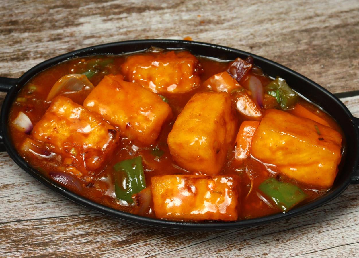 Get a restaurant-like taste at home and make Paneer Chilli, learn how to make it