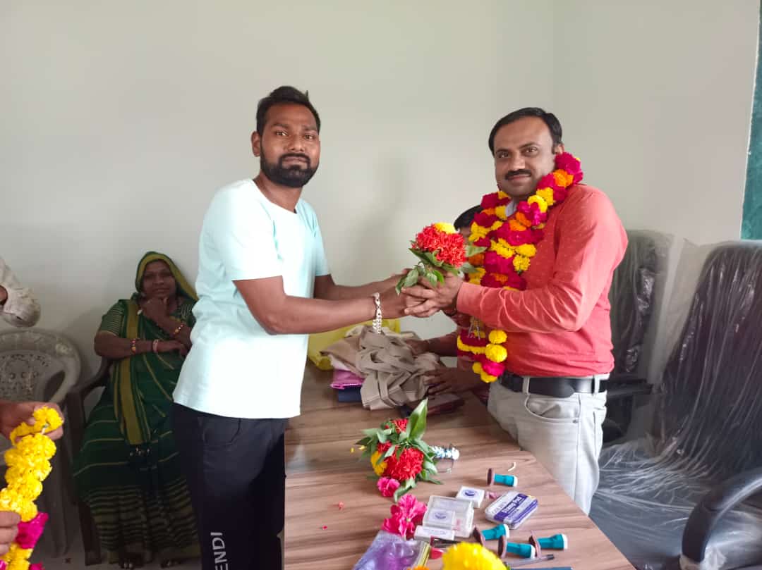 A farewell ceremony was held for the transfer of Talati serving in Khatash Panchayat of Jetpurpawi taluka.