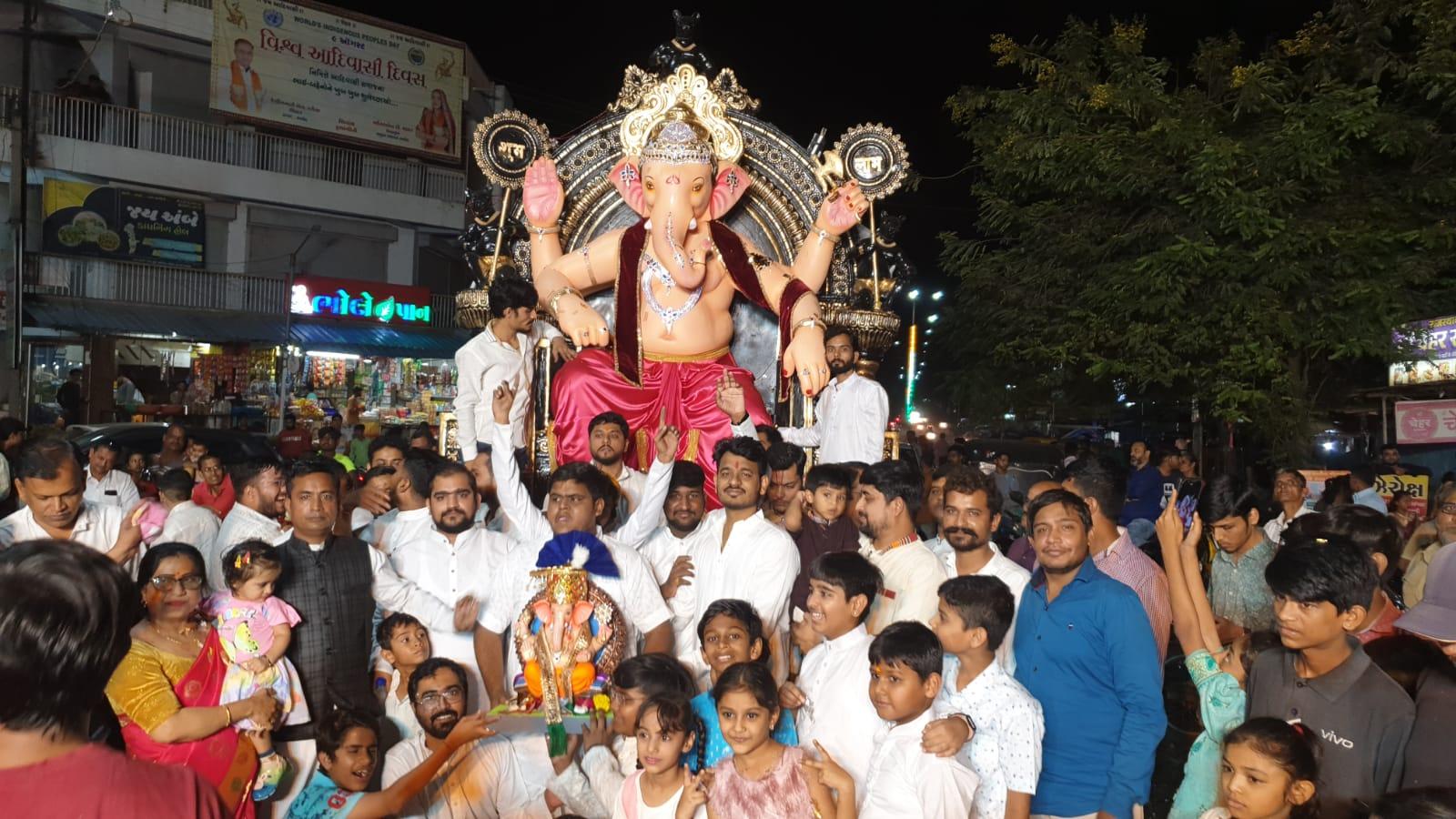 Ganapati Bappa was welcomed with a grand fireworks display by Jalod Jayadeva Ganesh Group.