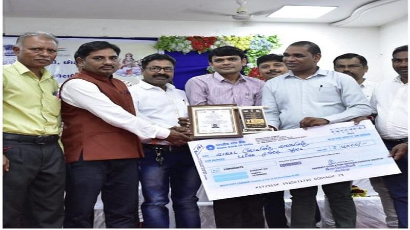 Deputy teacher of Gadoth Primary School honored as the best teacher of the taluka