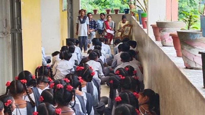 A program was held on the occasion of National Hindi Day at Motisadhli Model Day School