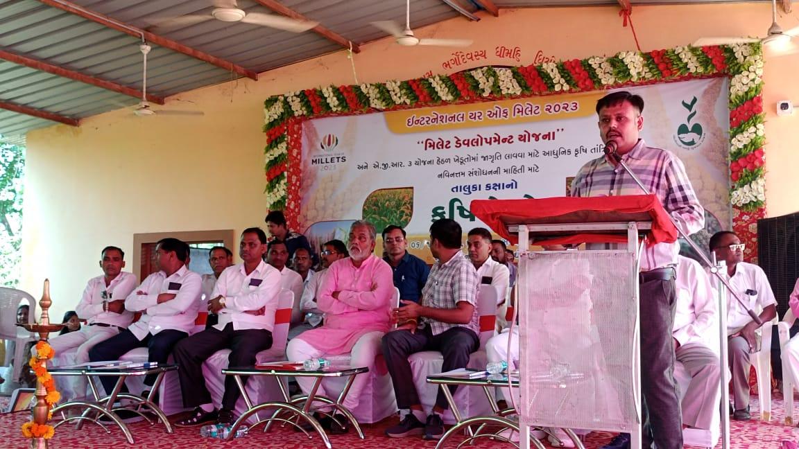 Agricultural fair was held at Devni Muwadi of Ghoghamba taluk under Millet Development Scheme