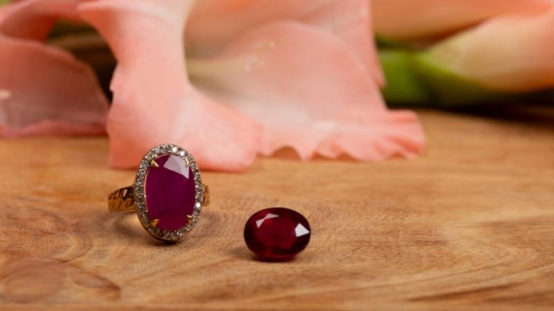 Ruby is the king of gemstones, wearing it brings many benefits, know who should not wear this gemstone