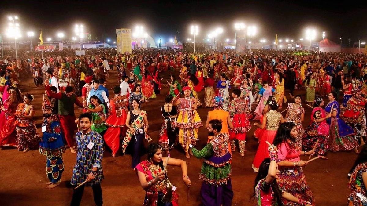 If there is tilak on the forehead, one will get entry in garba, new rule in Vadodara, men and women will play separately in Ambaji.