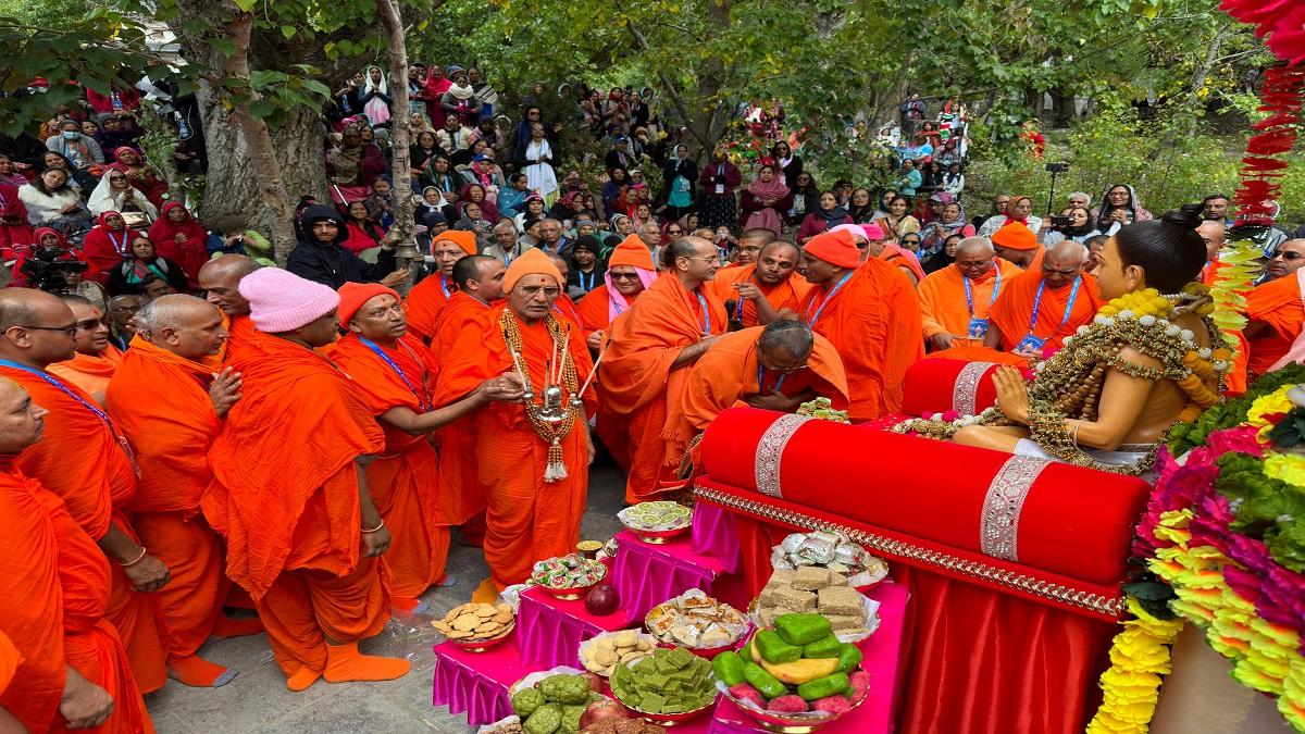 "Sri Nilakanthavarni Smriti Yatra" Annakoot, Pujan - Archan Adhyatma Sabhar Utsav held with grandeur...