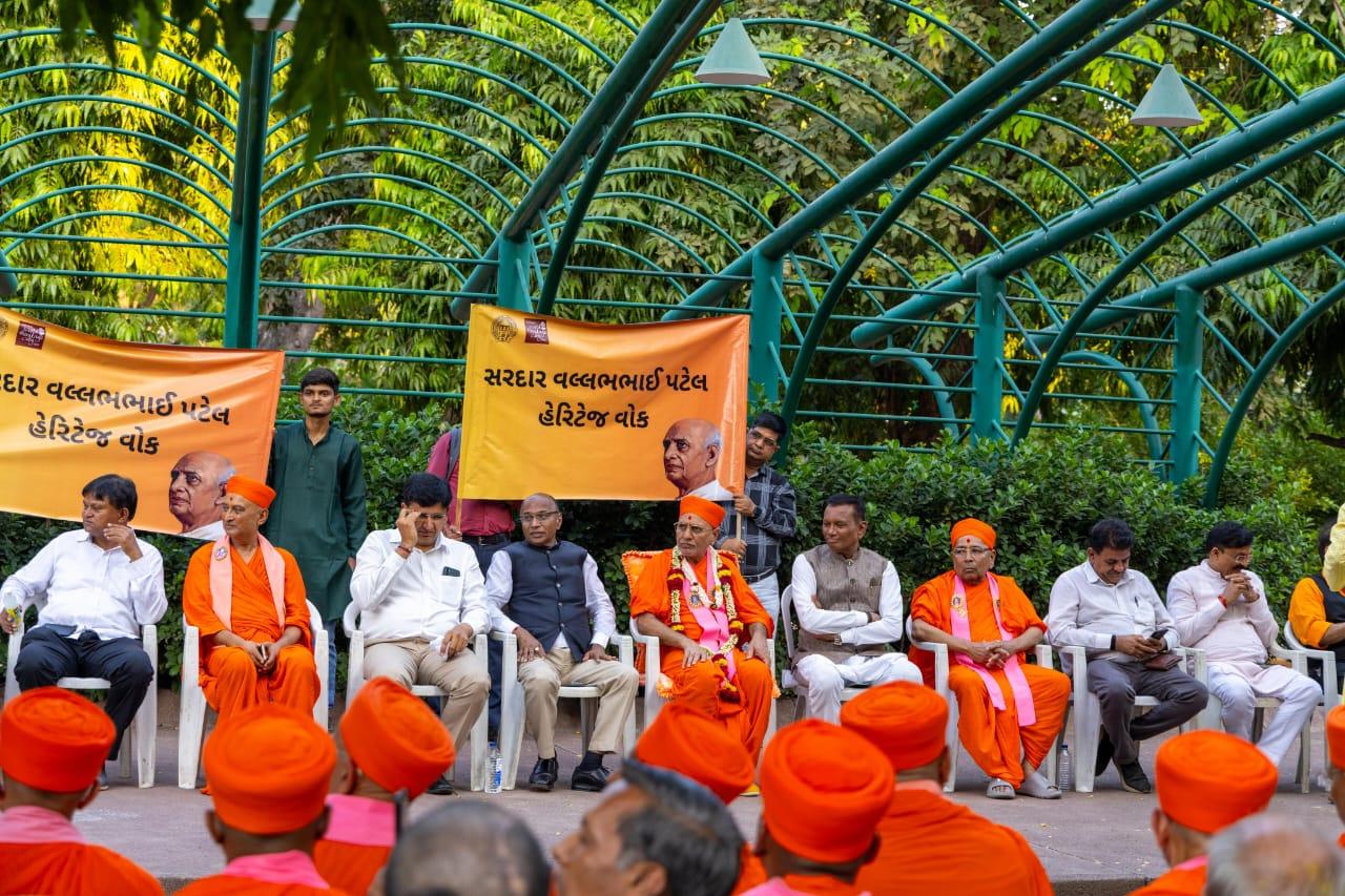 Sardar Vallabhbhai Patel municipal presidency centenary was celebrated, including saints. Corporation team and Haribhakta did Heritage Walk