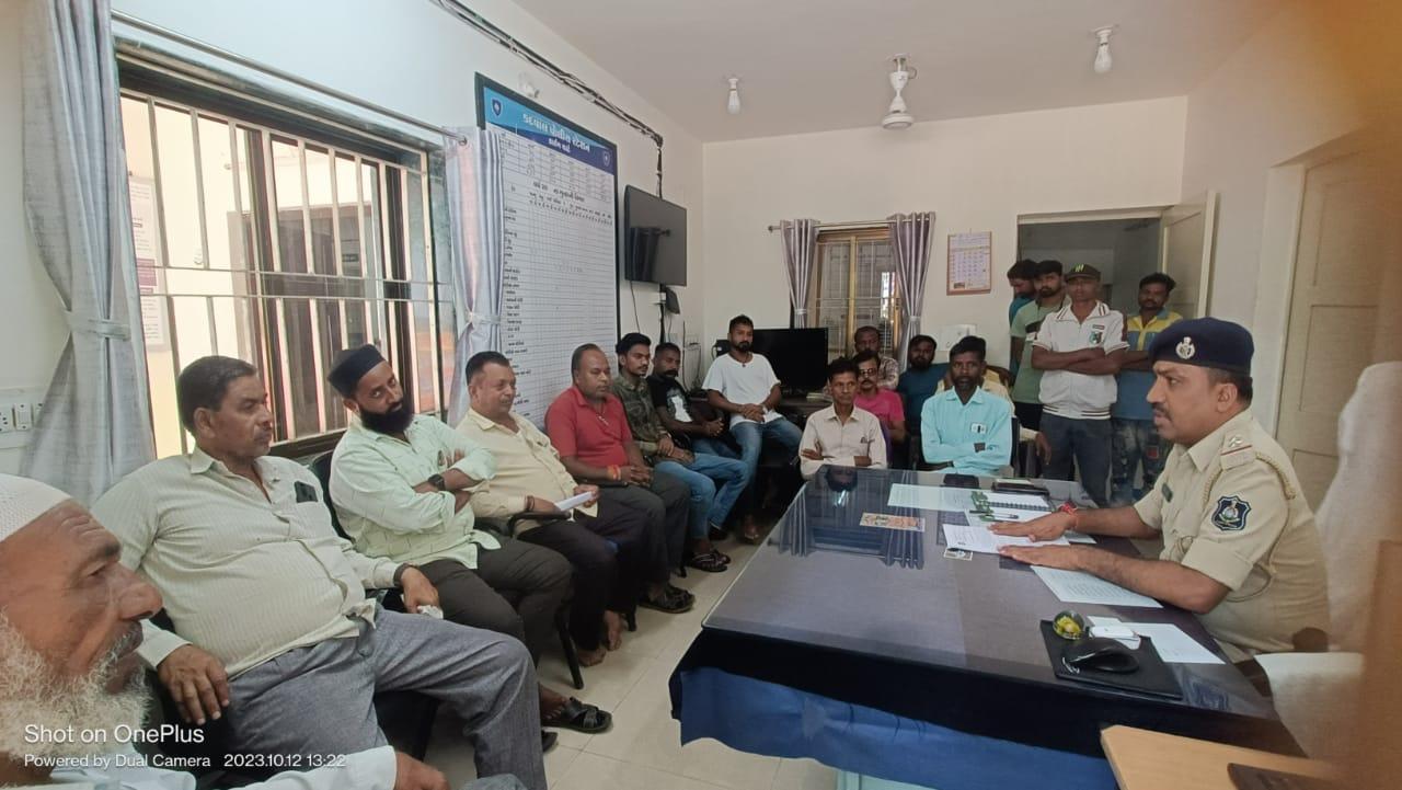 The Kadwal police held a peace committee meeting on the occasion of Navratri and Dussehra festival