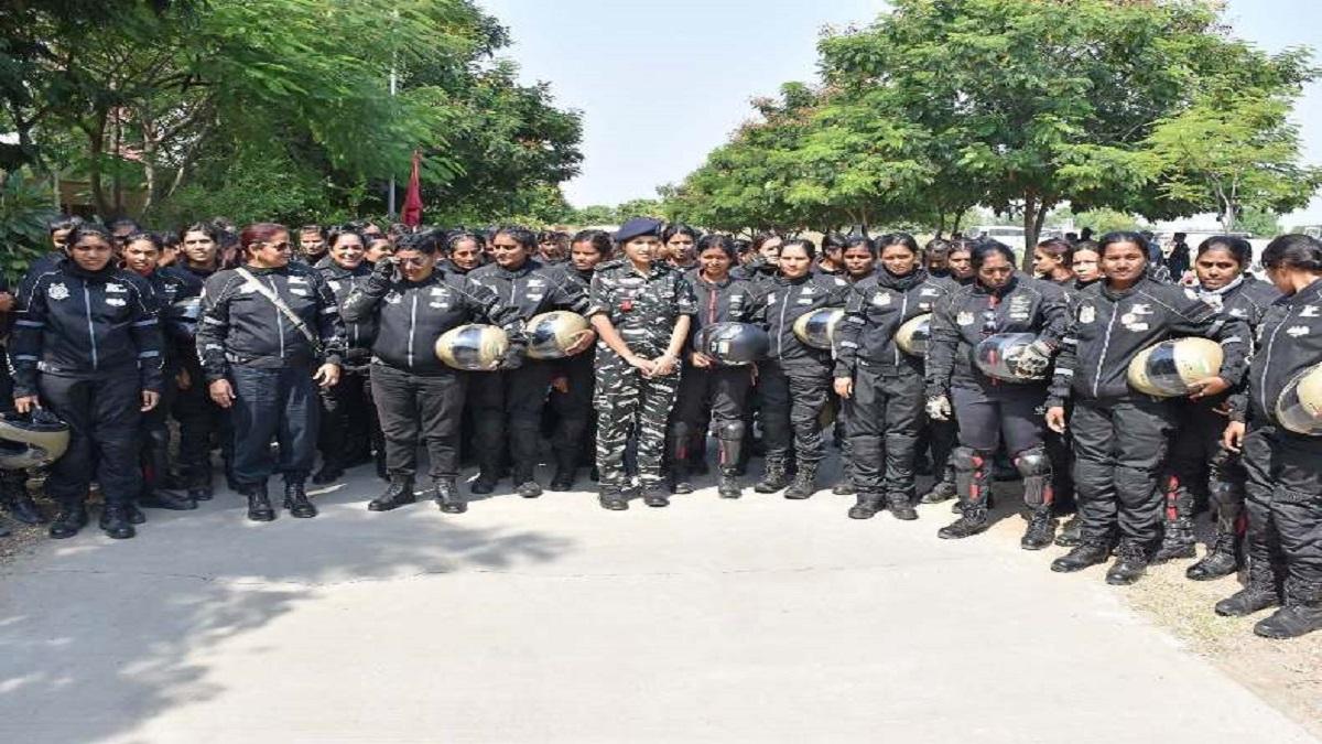 150 women bikers of CRPF reached Vadodara after covering a distance of 10 thousand km