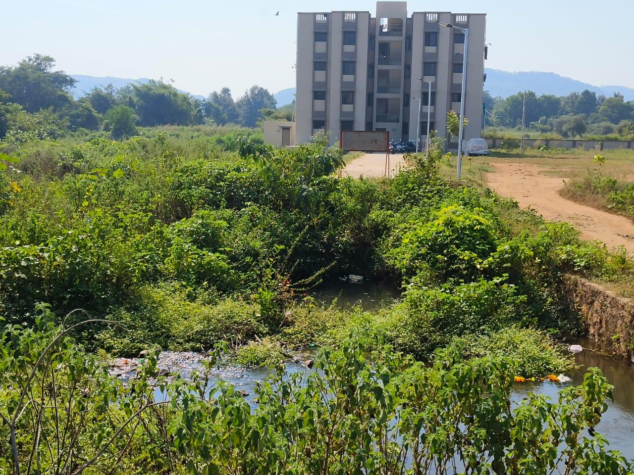 It is difficult for the Kadwal police personnel to reach the quater as the canal is not built over the gorge