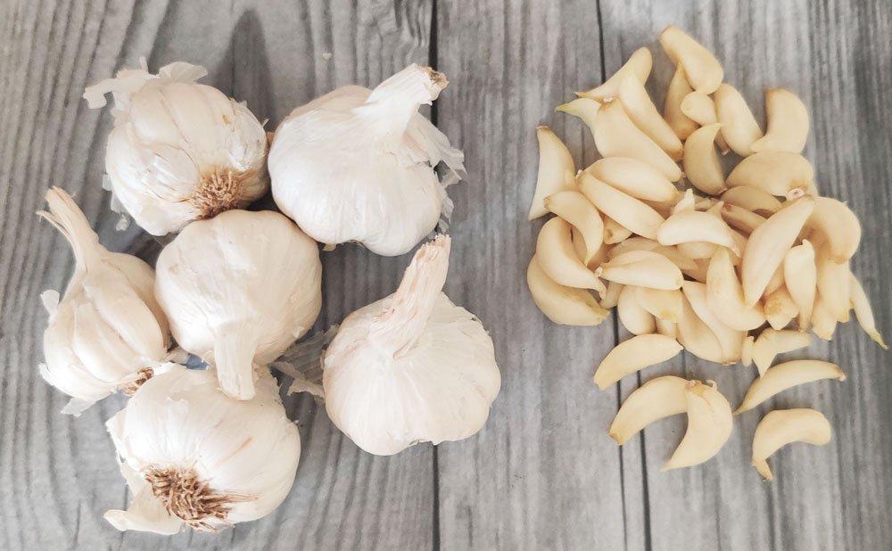 Garlic Peeling Hacks: The work of garlic can be done in minutes, if you have difficulty in peeling garlic then adopt these tricks.