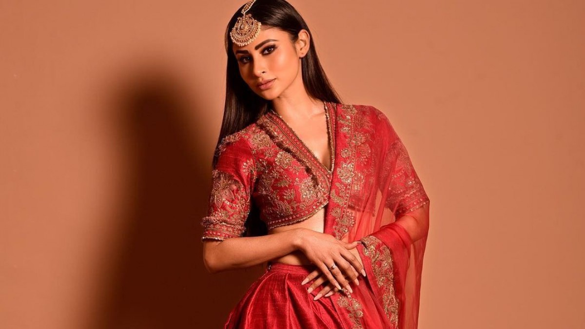 If you want an elegant look this festive season, take styling tips from Mouni Roy