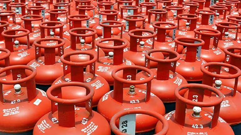 Modi government has made LPG cylinders cheaper, the consumption of cooking gas in the country has increased