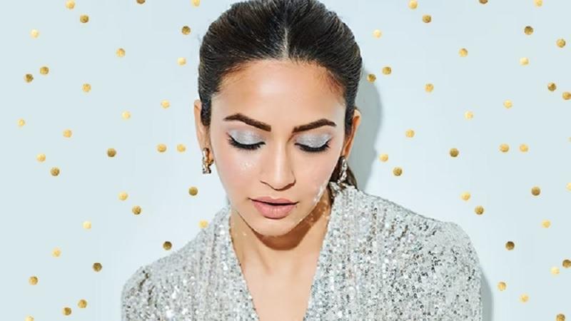 Be it eyes or face, keep these things in mind while applying glitter makeup for a beautiful look.