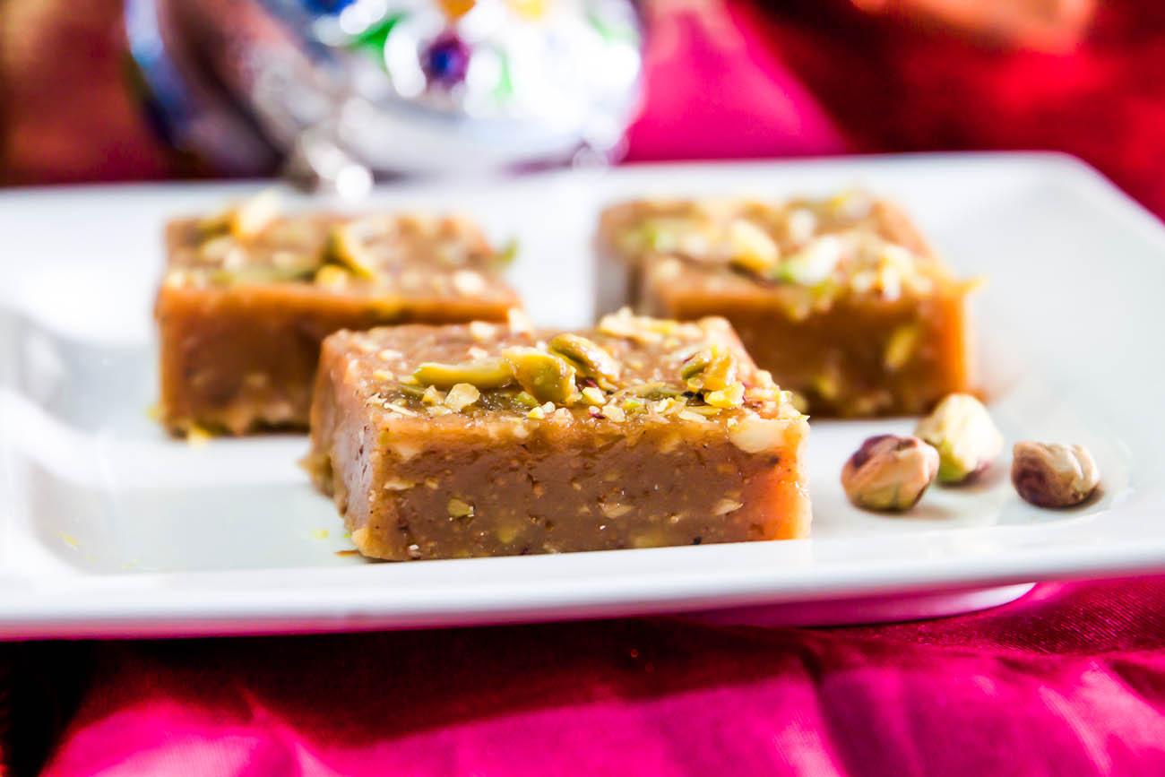 Make Gujarat's famous Mohan Thal at home, the guests coming home will praise it