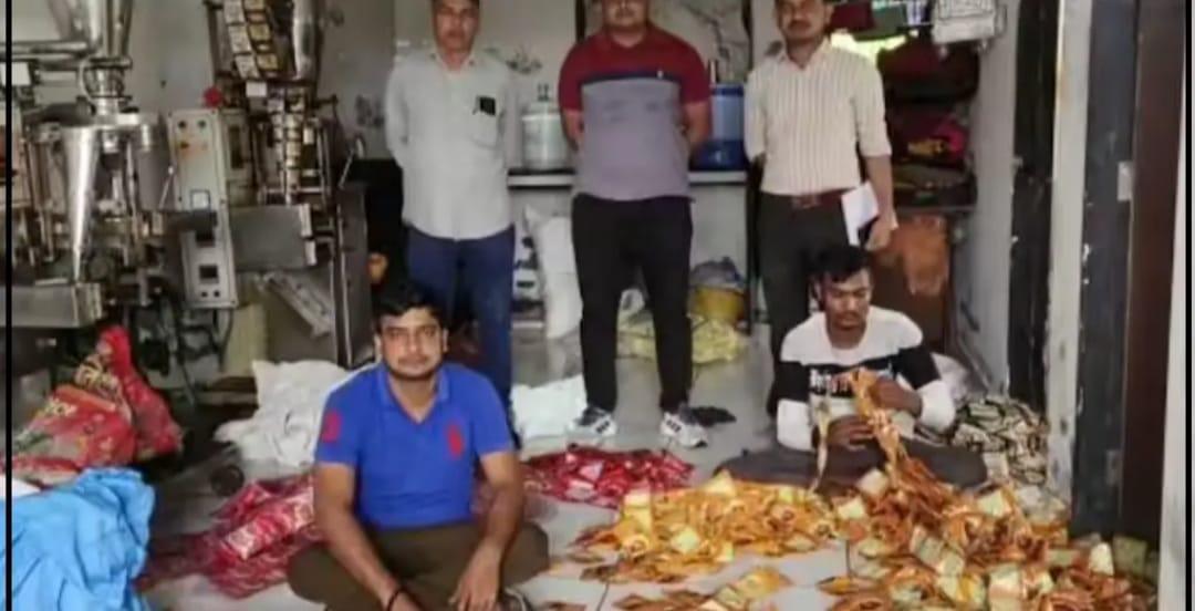 Duplicate Everest spice packing factory caught in Surat, goods worth 22 lakh seized