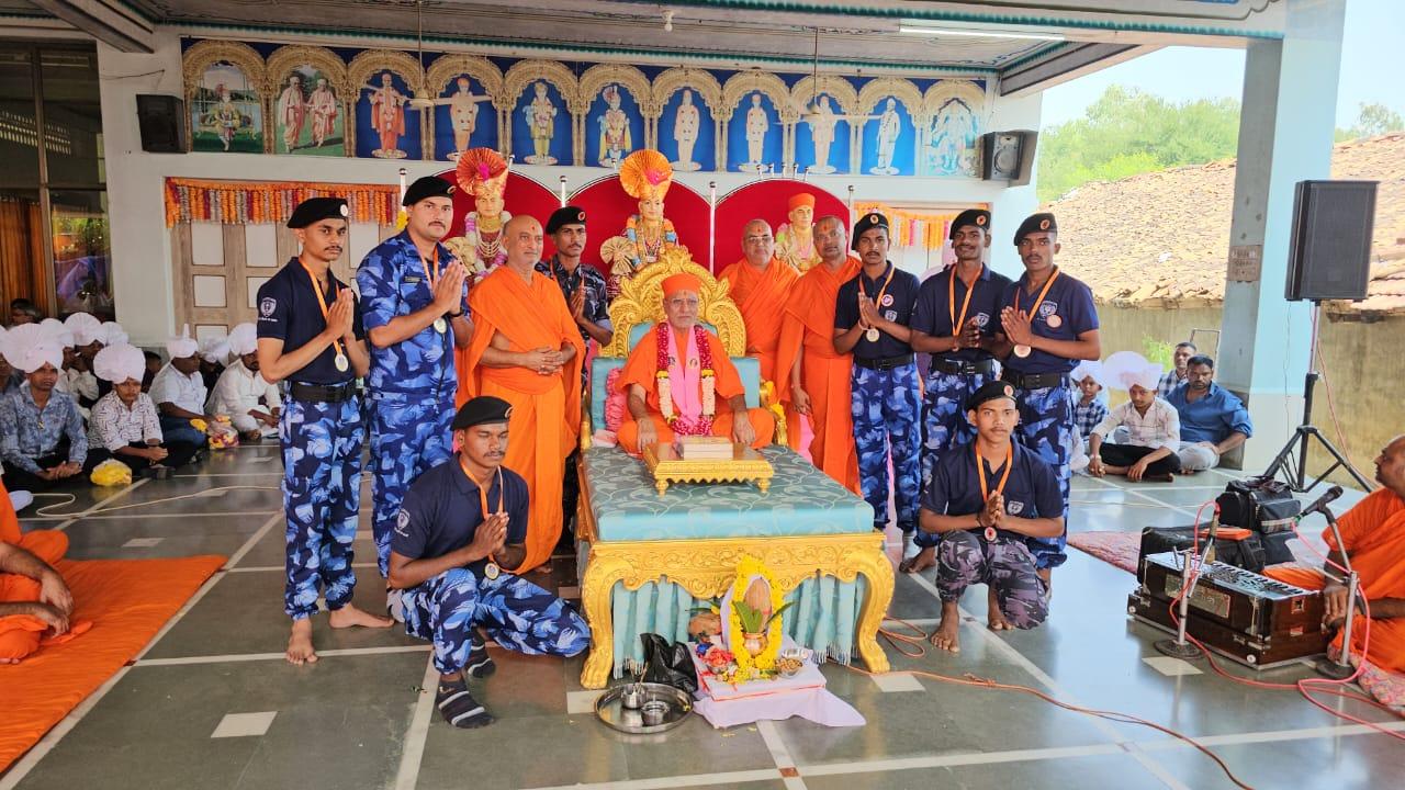 The 40th Patotsav of Mordungara was celebrated with gaiety under the chairmanship of Acharya Gnanamahoddhi Jitendriyapriyadasji, Principal of Swaminarayan Gadi Sansthan.