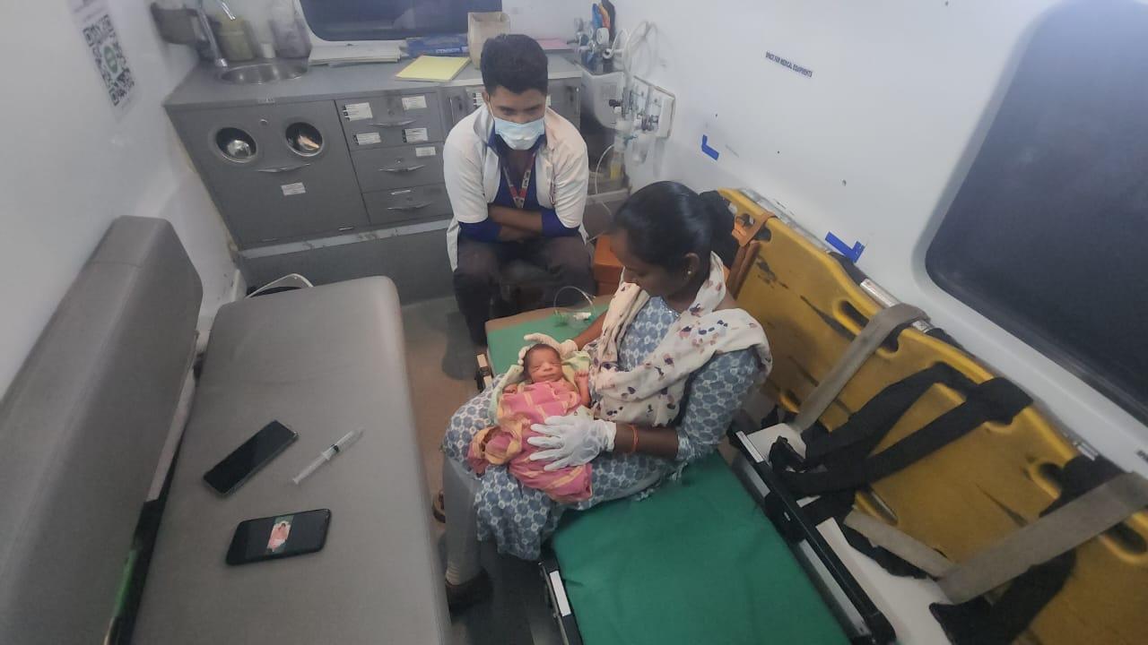 Shocking incident of Ghoghamba taluka, the mother abandoned the newborn in the field and ran away.