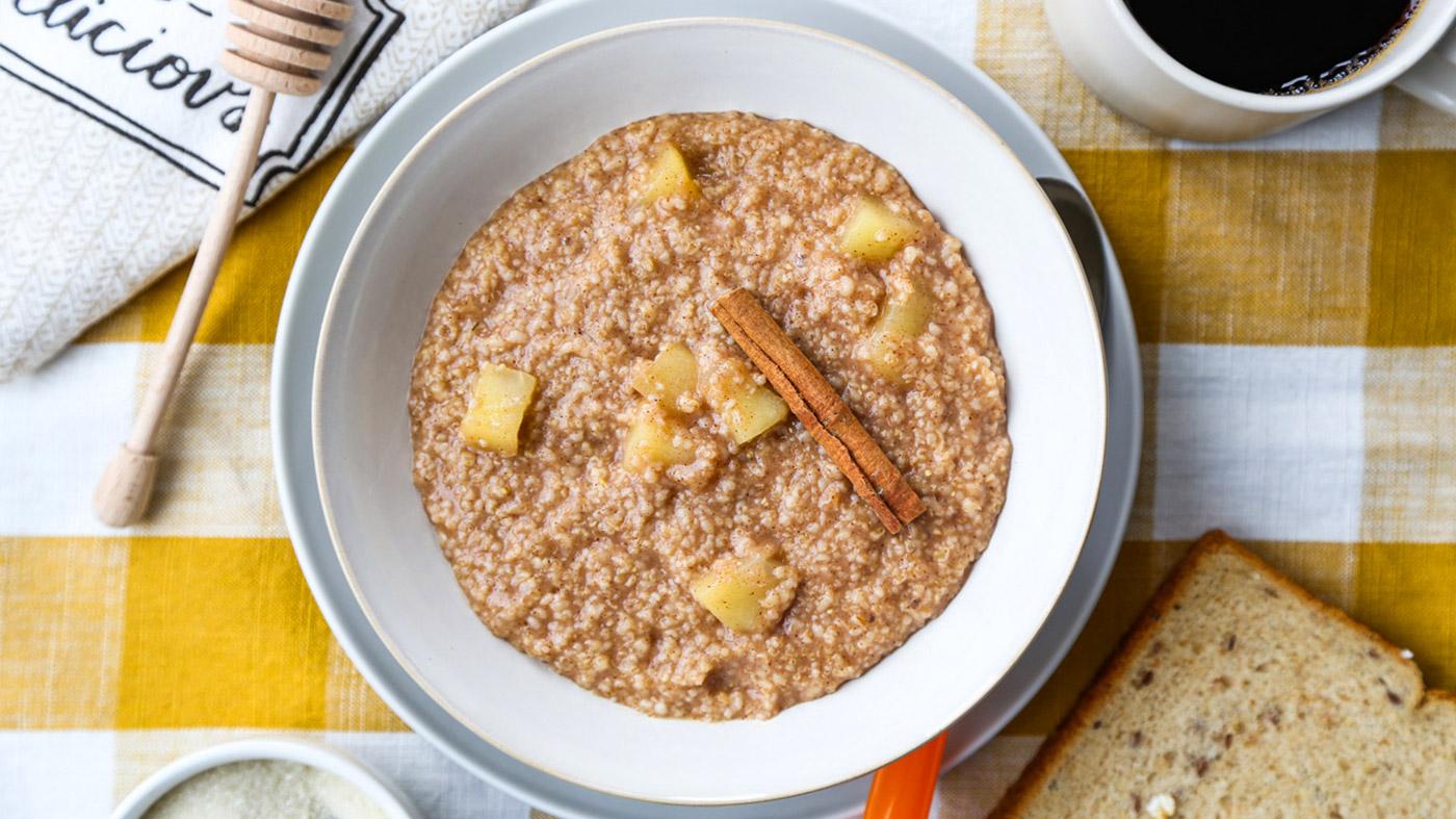 If the child does not drink milk while going to school in the morning, then make apple oats smoothie, it will be ready quickly