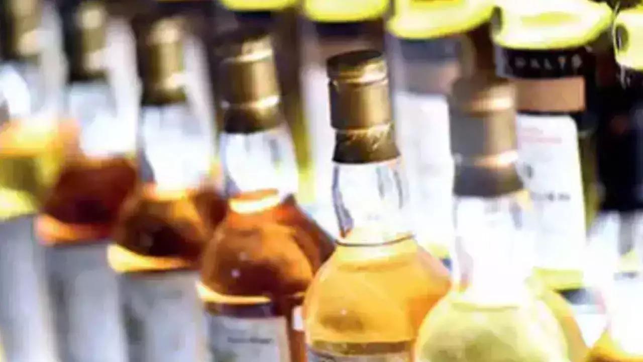 Police crackdown on liquor vapela Kadwal Police collected Rs. 83,400 worth of liquor seized