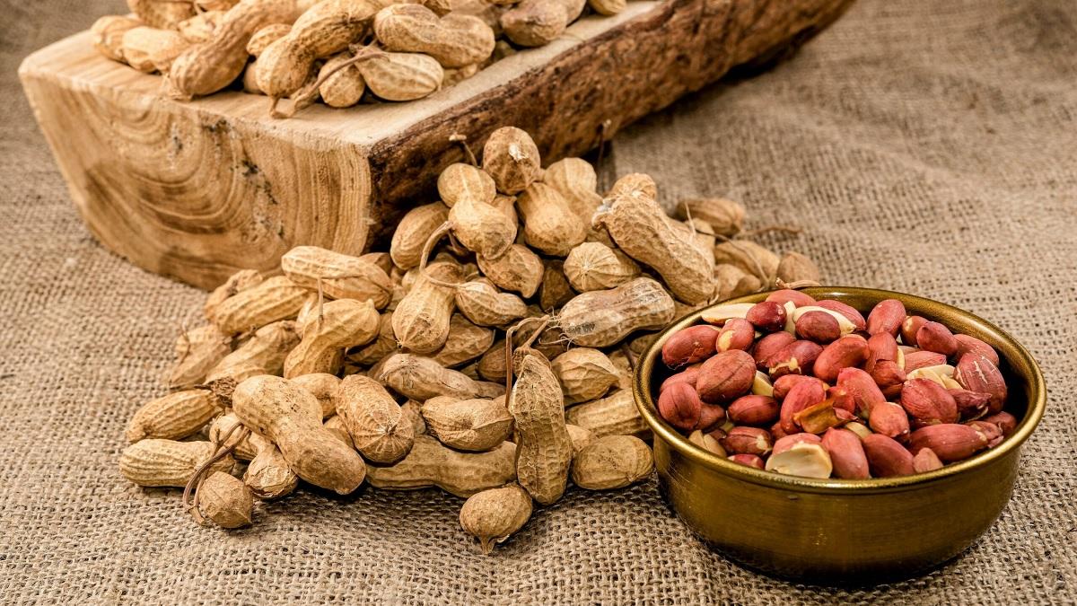 There are many benefits of eating peanuts in winter, know its innumerable benefits